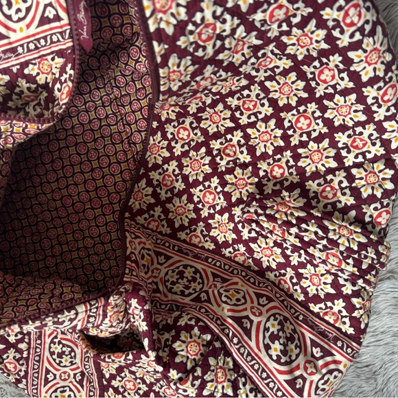 Vera Bradley Large Duffel in Medallion Pattern - Picture 7 of 8